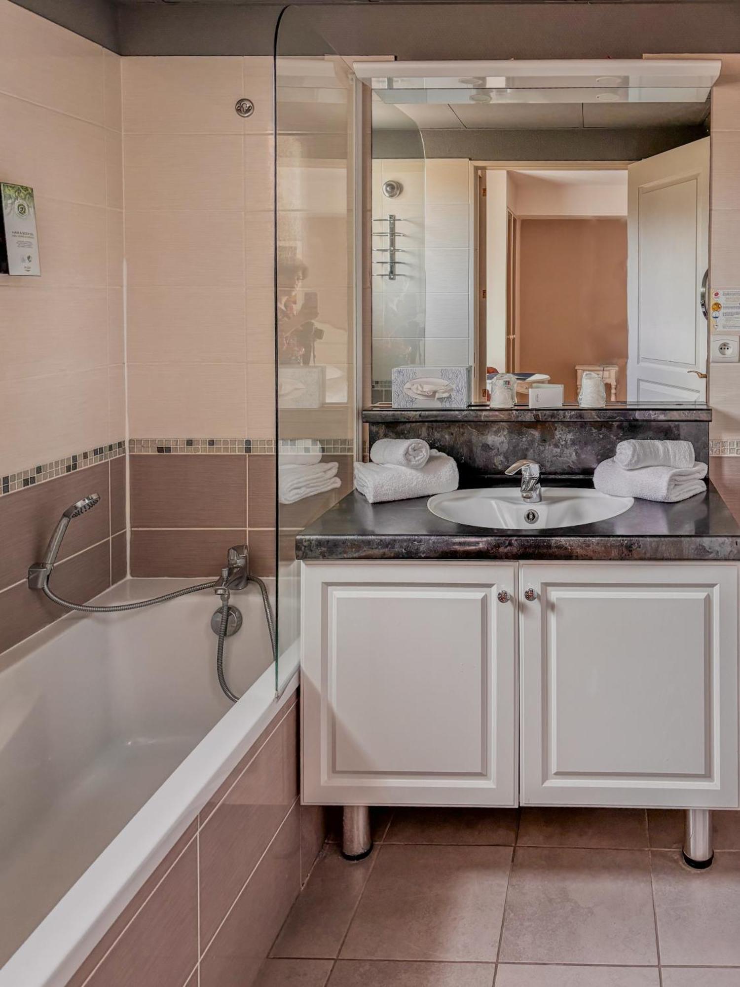 Deluxe Studio,1566965471:JPEG